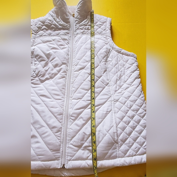 Women's Zip Up Active Quilted Vest With Sherpa Lining - Picture 7 of 10